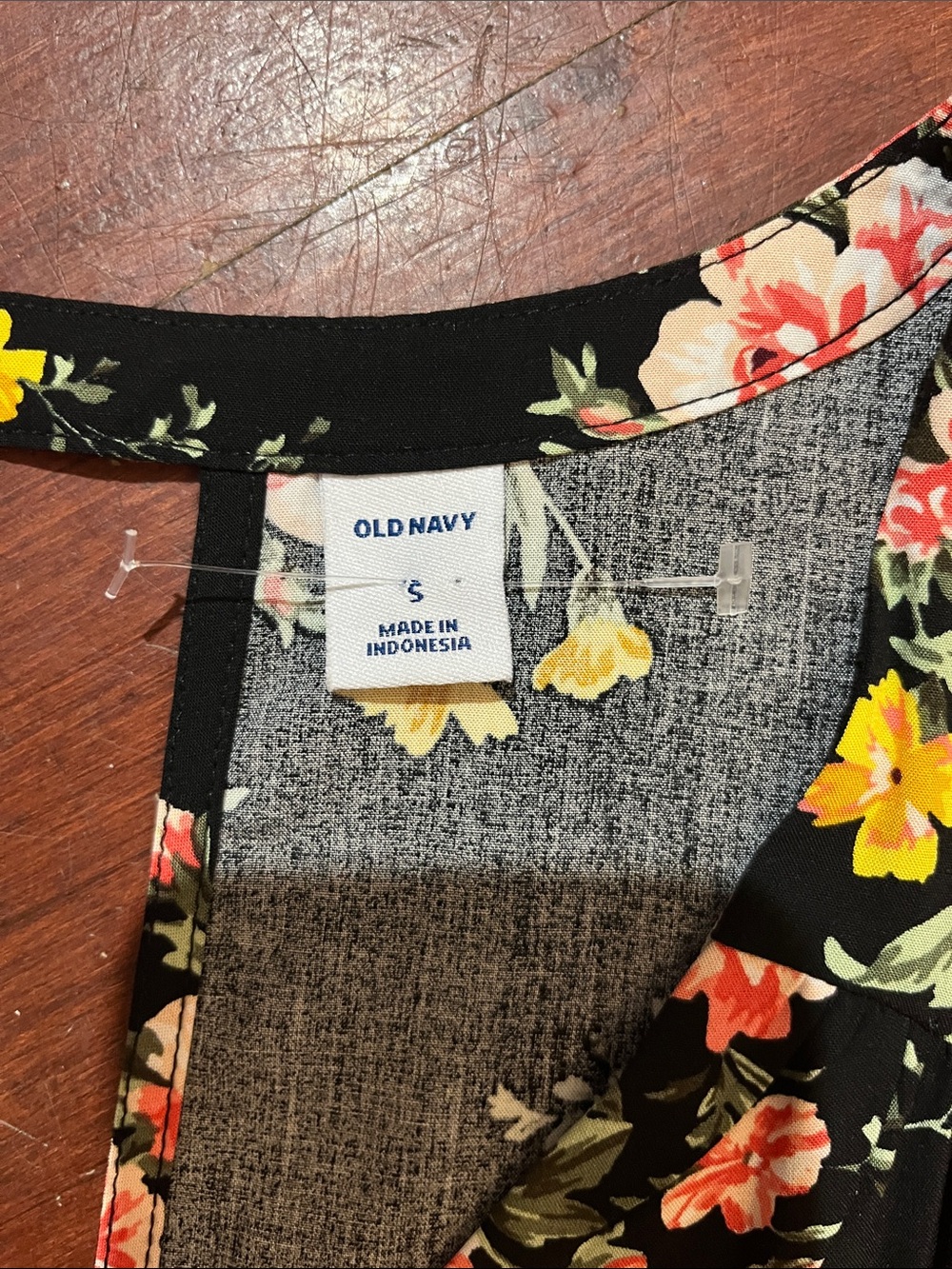 🌻3/$15🌻 Old Navy Black Floral V-Neck Cutout Camisole with Pink and Yellow Blooms - Picture 2 of 7